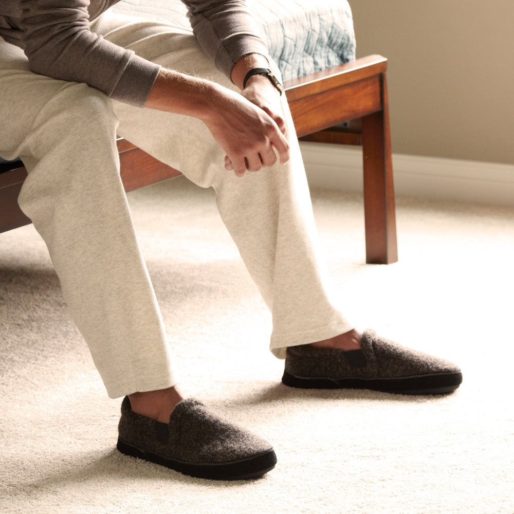 Men on sale wearing slippers